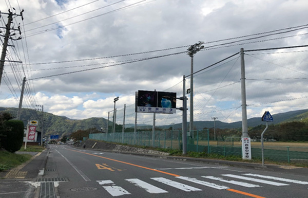 ②約20分ほど走ると左側に「道の駅いわいずみ」が見えます。